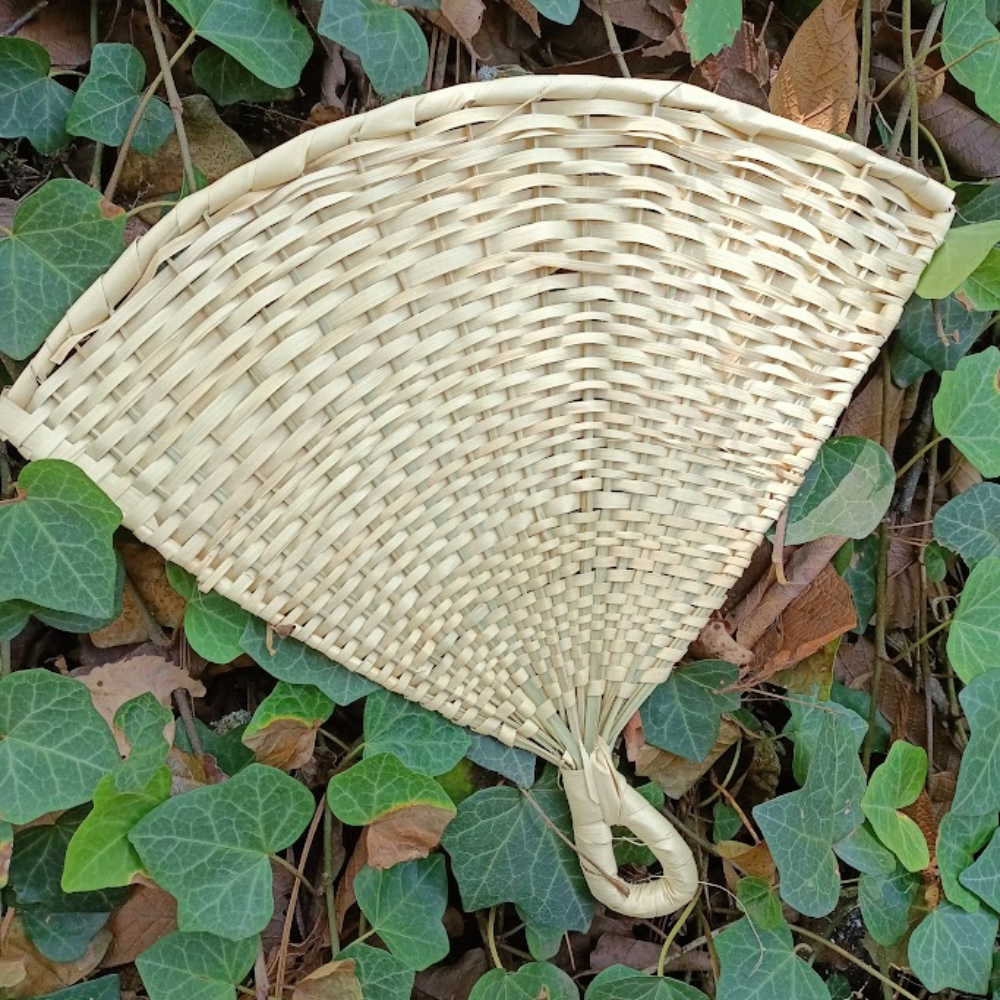 Abanico artesanal de palma