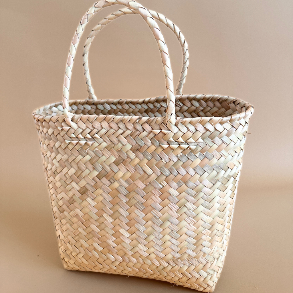 Bolsa de palma tejida